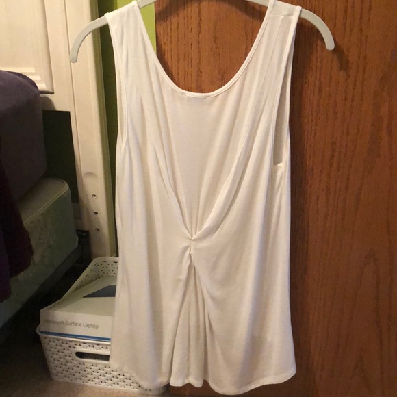 Fancy white tank top - Picture 2 of 4